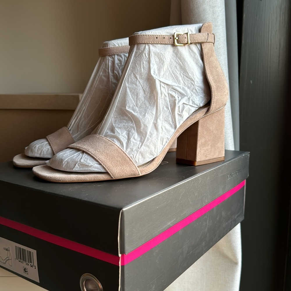 NWT Vince Camuto Margry Suede Sandals | 9M Block Heel Ankle Strap | Almond Beige